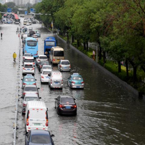 北京大暴雨最新视频，暴雨中的城市与人们的坚韧,最新热门解答落实_标准版80.24.58，北京大暴雨，城市坚韧与人们的力量